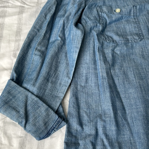 Old Navy Women’s Chambray Button Down Shirt - Medium - Picture 4 of 6